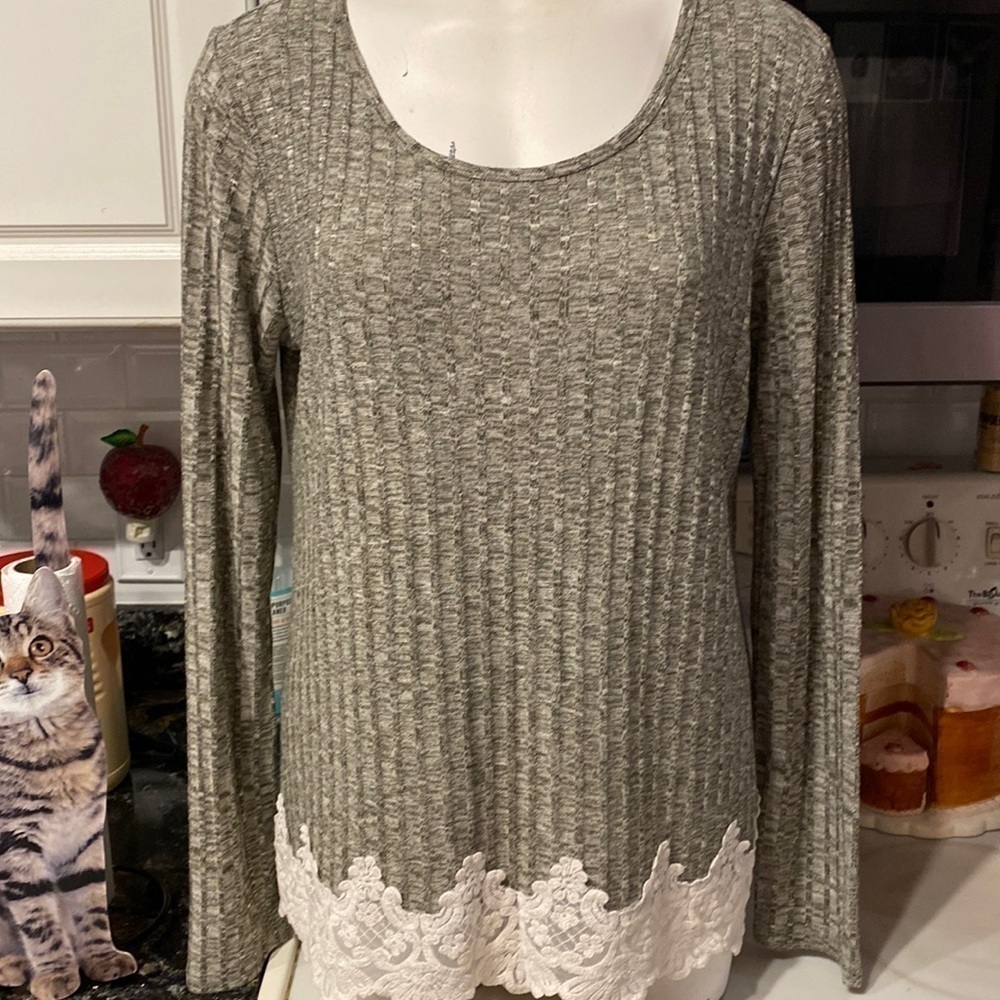 C womens Jolt gray lace long sleeve stretch regular size knit top XL. EUC